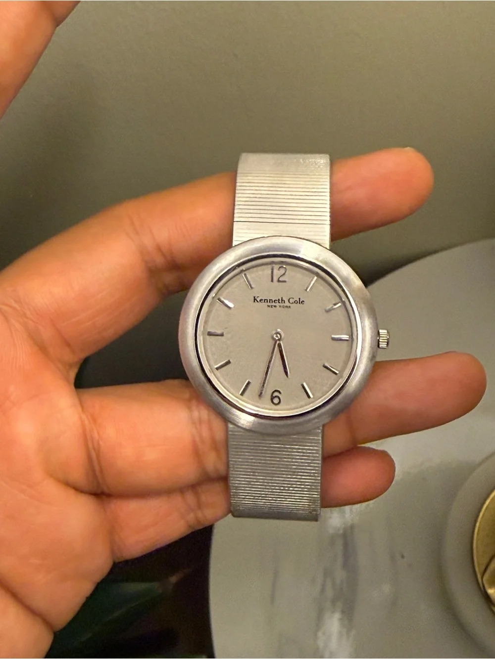 Kenneth Cole mens Silver slim mesh bracelet  Round slim Watch